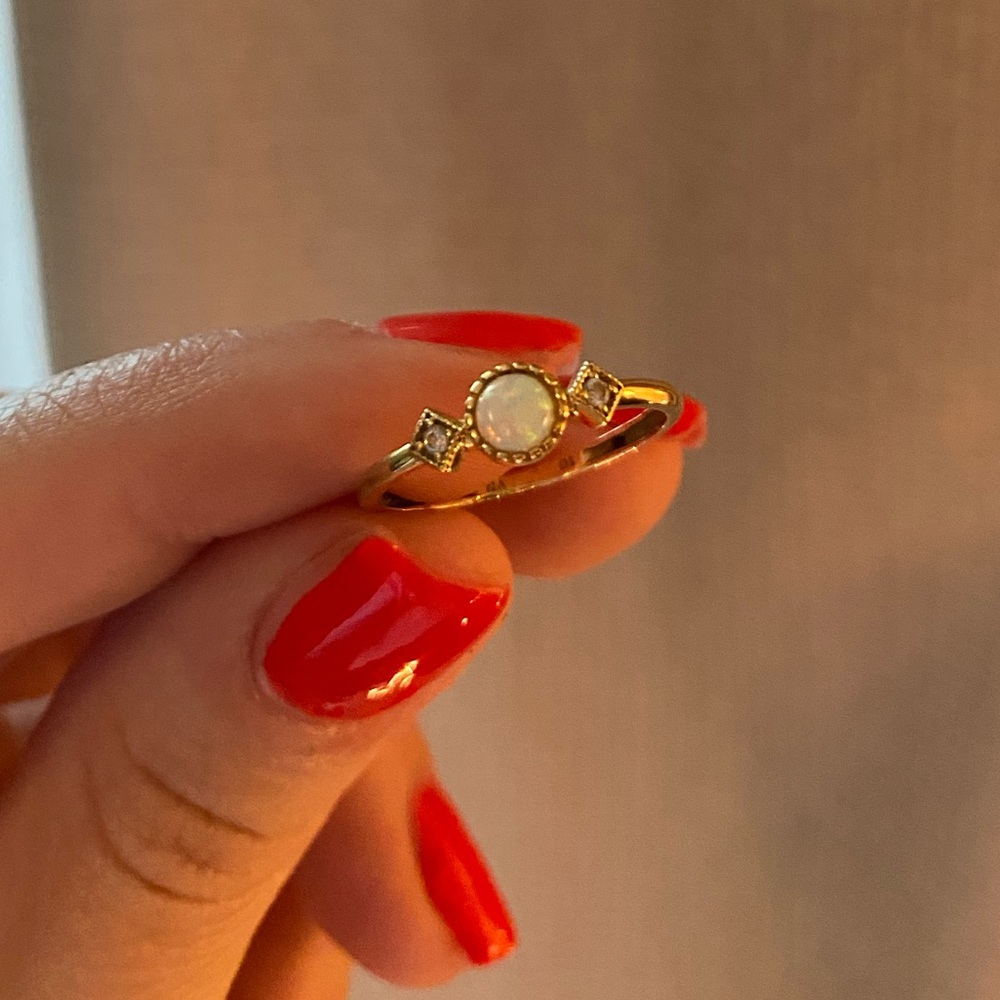 Mother of Pearl 14k Gold Ring / Size 6 - Picture 2 of 8